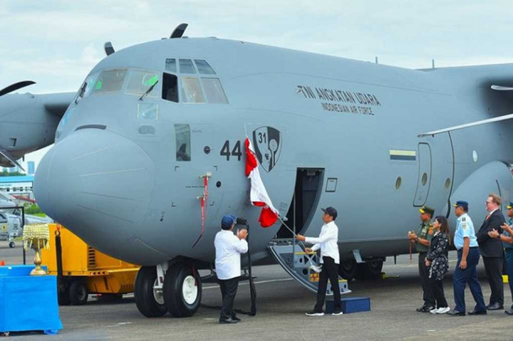 Jokowi Saksikan Penyerahan Pesawat Super Hercules dan Helikopter TNI AU