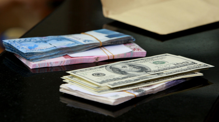 Baru Dibuka, Rupiah Kian 'Remuk' Lawan Dolar AS