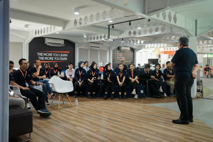 Mengimplementasikan Prinsip ESG via <i>Rebranding</i> Global