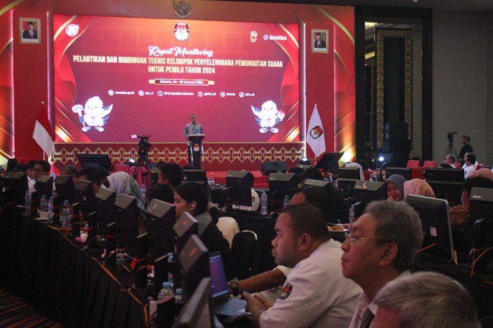 KPU Lantik 5,7 Juta Lebih Anggota KPPS Serentak di 71.000 Lokasi