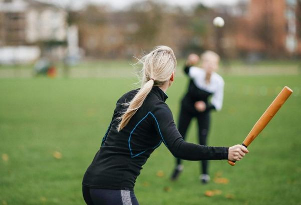 Teknik Dasar Permainan Bola Kasti yang Wajib Diketahui