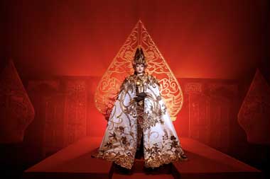 <i>Outfit</i> Rp3 Miliar Tiara Andini untuk Mancing dan Cuci Piring