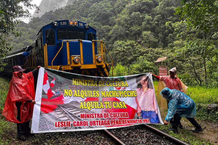Pengunjuk Rasa Blokade Jalur Kereta Wisata Machu Picchu