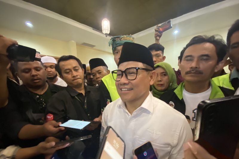 Cak Imin Sebut Paslon yang <i>Numpang</i> Stiker di Bansos Niretika