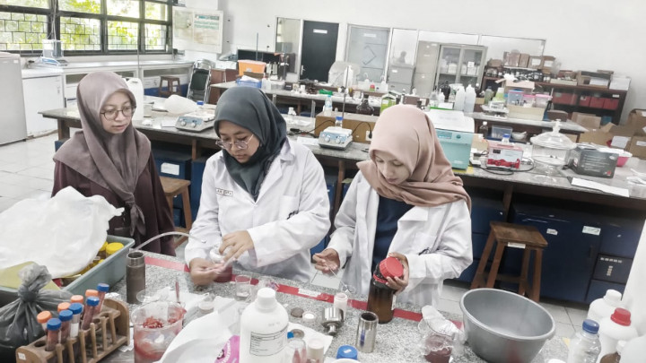 Mahasiswa ITS Kembangkan Potensi Metode Water Splitting untuk Tingkatkan Produksi Gas Hidrogen