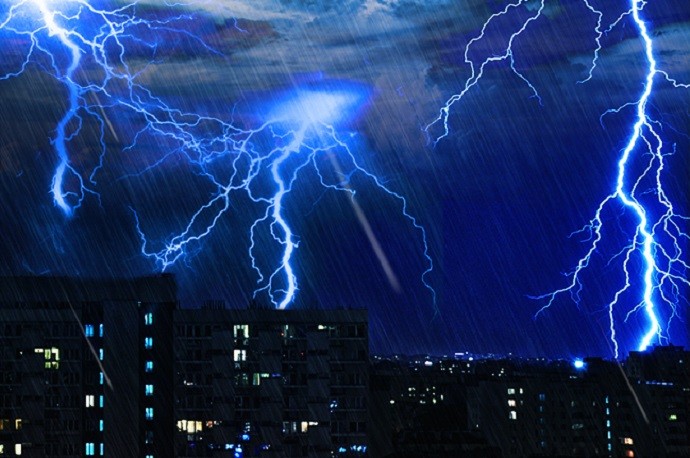 Waspada! Hujan Disertai Petir di Jakarta pada Sabtu Malam