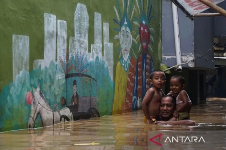 Sabtu Siang, Dua Jalan di Jakarta Barat Tergenang