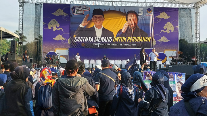 Lapangan Tegalega Kota Bandung Mendadak Membiru Jelang Kedatangan Anies Baswedan
