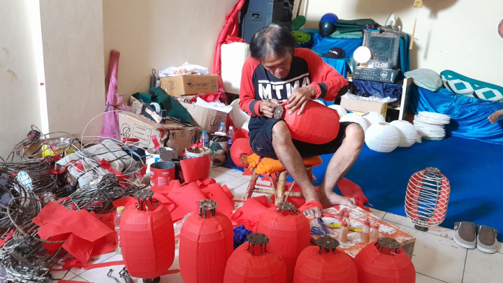 Jelang Imlek, Penjual Pernak-pernik di Pasar Gede Solo Kebanjiran Pembeli