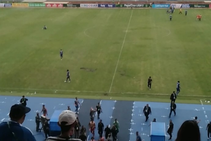 Ricuh Suporter Warnai Hasil Imbang PSIM dengan Semen Padang