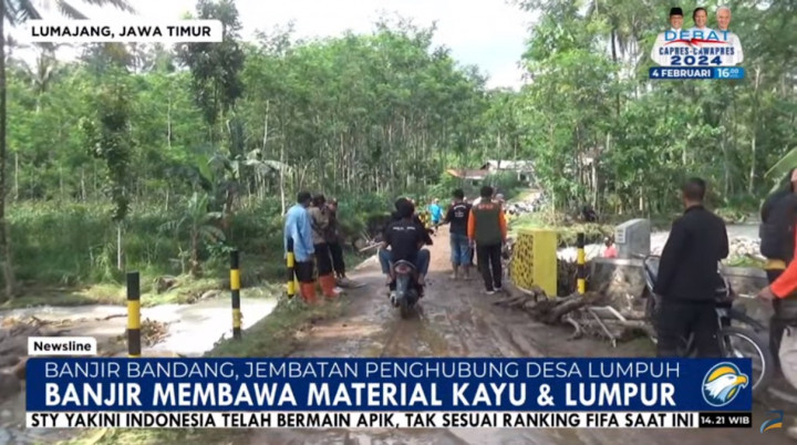 Banjir Bandang Putus Jembatan Akses Dua Desa di Lumajang