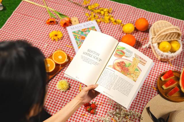 Buku Main Rasa Bersama Sasa menceritakan perjalanan rasa yang menggugah selera. (Foto: Dok. Istimewa)