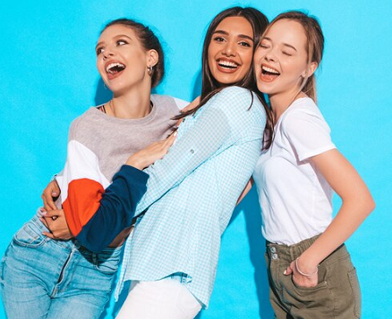 Tips Berpakaian Sesuai 5 Warna Kulit, Dijamin Kamu Gak Bakal Saltum!