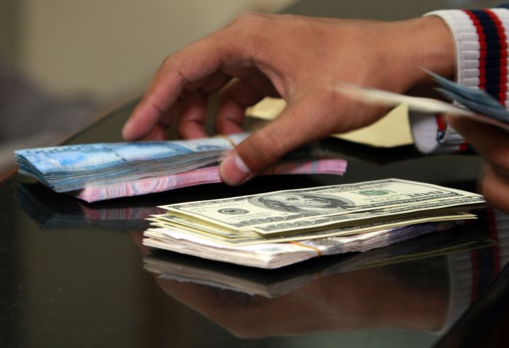 Rupiah Berjibaku Lawan Dolar AS, Meski Kalah Tipis di Senin Pagi