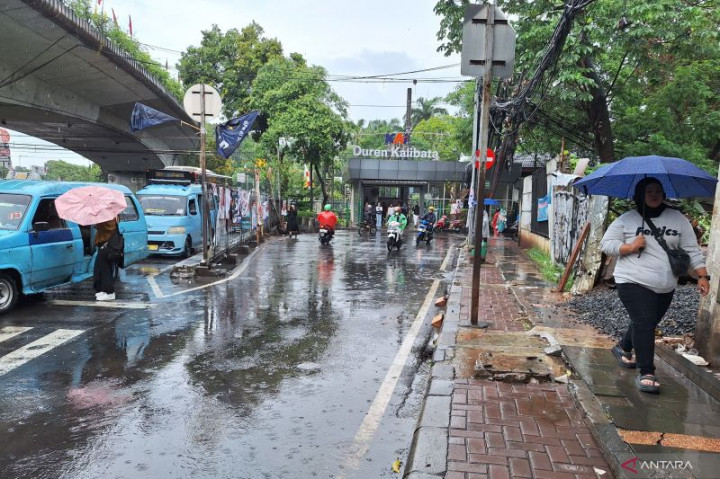 Hujan Sejak Pagi, Jakarta Masih Nihil Genangan