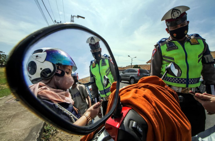 Tidak Pandang Bulu, Polisi Boleh Tilang Polisi yang Langgar Lalu Lintas