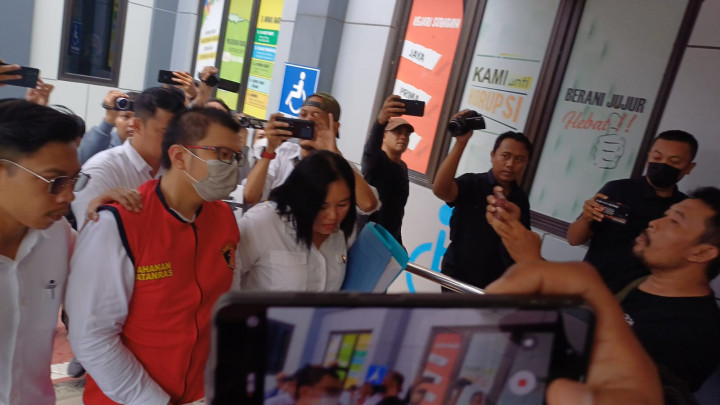 Siap Diadili Kasus Kematian Pacar, Ronald Tannur Diserahkan ke Kejari Surabaya