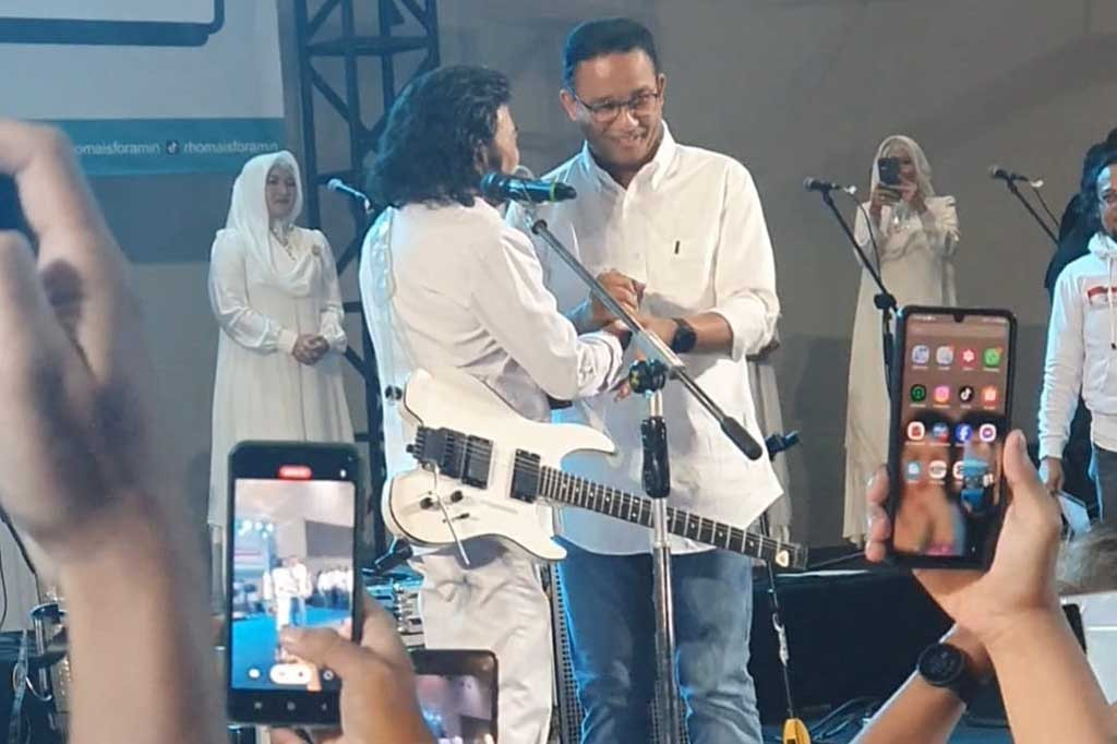 Foto Terpopuler: Rhoma Ajak Pilih AMIN hingga OTT Pejabat BPPD Sidoarjo