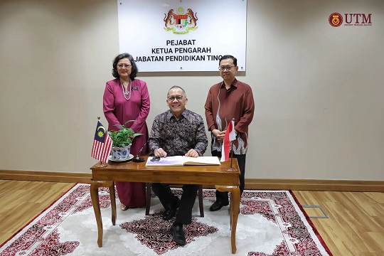 Selamat! Kepala BRIN Diangkat Sebagai Adjunct Professor di Universiti Teknologi Malaysia