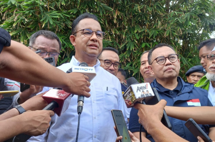 Anies Sorot Bagi-bagi Bansos, Pemerintah Tak Pernah Melibatkan Mensos Risma