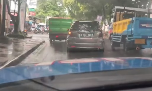 Viral Aksi Pengendara Honda Jazz Kabur dari Kejaran Polisi di Jalan TB Simatupang, Netizen: Dikira Most Wanted