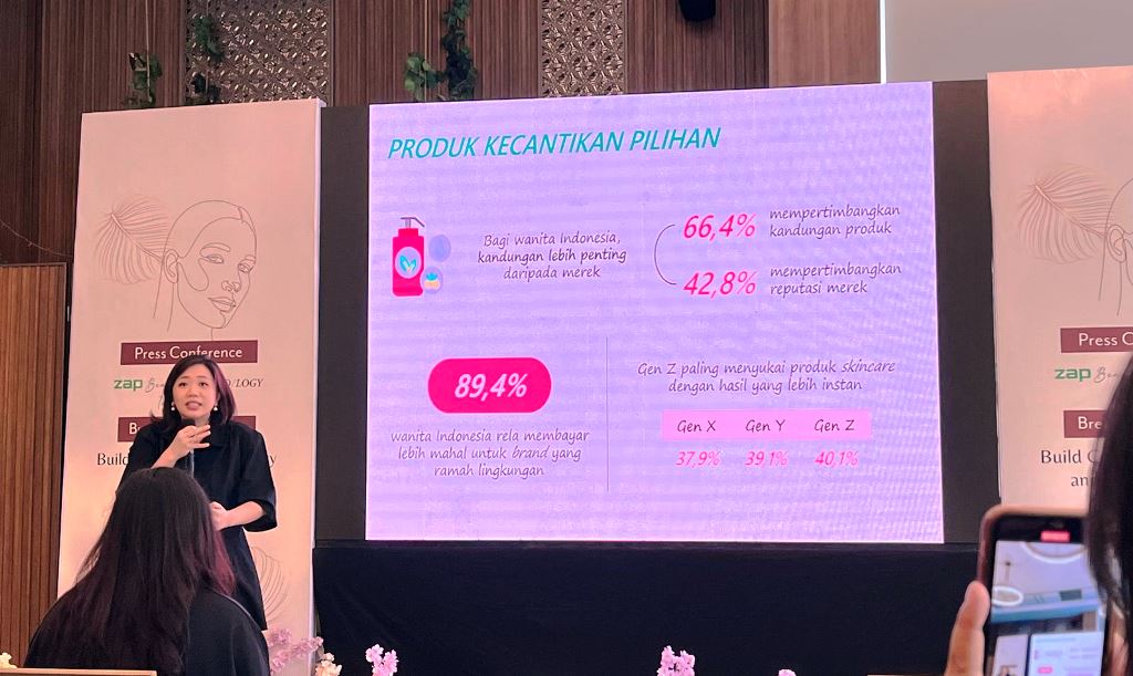 Yosanova, COO MarkPlus saat Konferensi Pers the Exclusive Reveal of ZAP Beauty Index & MEN/O/LOGY Index 2024, Selasa 30 Januari 2024.