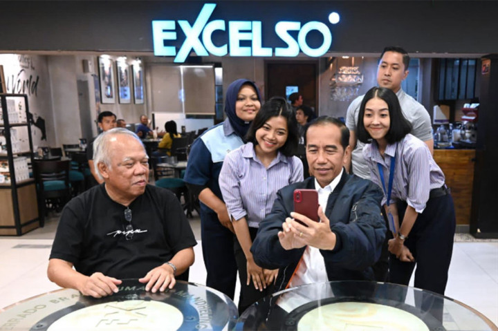 Di Malioboro Ngopi, Jokowi Jadi Rebutan Selfie
