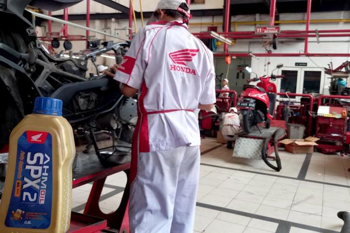 Deretan 'Efek Samping' Motor yang Jarang Ganti Oli