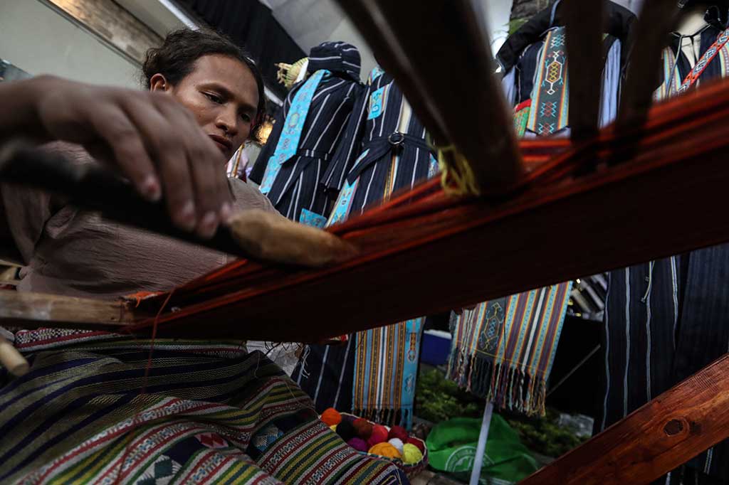 Potret Tenun Motif Ayo Tupas Warisan Asal NTT