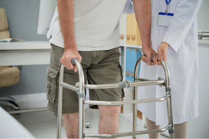 Pulang dari Rumah Sakit, Berapa Lama Pasien Menjalani Rehabilitasi Stroke?