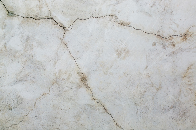 Cara memperbaiki keramik retak. Foto: Freepik