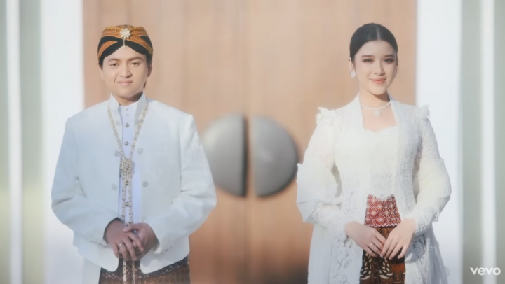 Didiet Maulana Rancang Busana 'Pernikahan' Tiara Andini dan Arsy Widianto