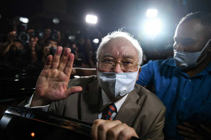 Vonis Najib Razak Dikorting Setengah