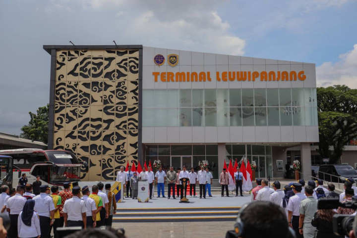 Jokowi Resmikan Terminal Leuwipanjang Bandung