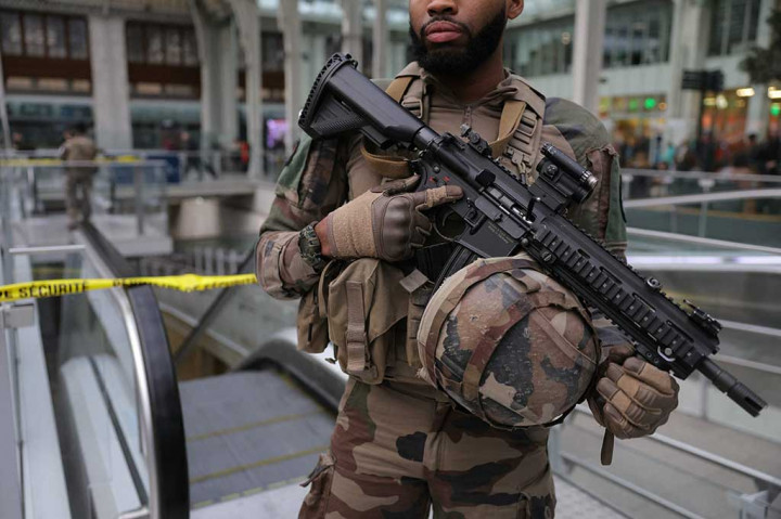 Penikaman Terjadi di Stasiun KA Paris, Tiga Orang Terluka