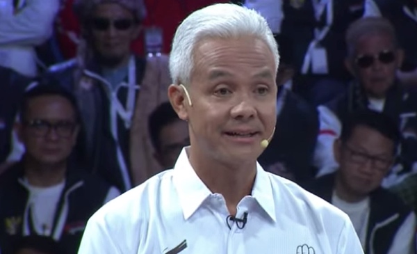 Jelang Debat Terakhir, Postingan FB Ganjar Diserbu Komentar Akun Vietnam: Ini Fenomena Apa?