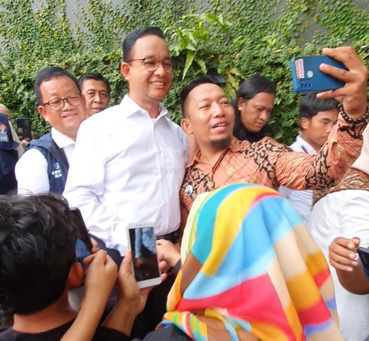 Sapa Tetangga Sebelum Debat Pamungkas, Anies Berharap Kelancaran