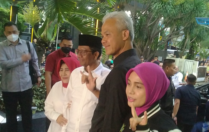 Jelang Debat Capres, Ganjar-Mahfud Gunakan Pakaian Hitam dan Putih