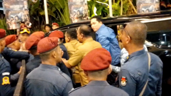 Mobil Erick Thohir Sempat Diadang saat Masuk Lokasi Debat