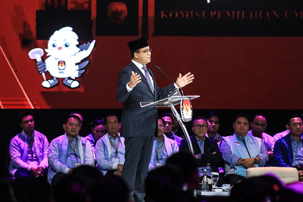 Anies Contohkan Bansos DKI: Diberi Label dari APBD Bukan dari Gubernur
