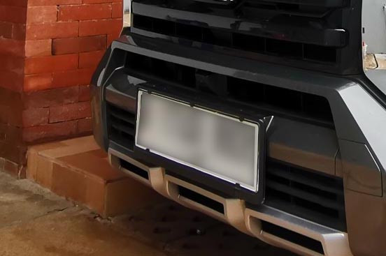 Mau Pasang Aksesoris di Pelat Nomor Kendaraan, Emang Boleh?