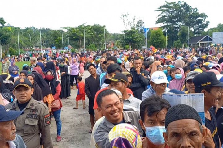 Jelang Imlek, Ribuan Warga Serbu Pasar Murah di Bangka