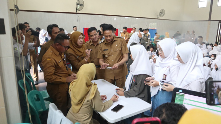 Tingkatkan Partisipasi Pemilih Pemula, Dispendukcapil Malang Datangi Sekolah