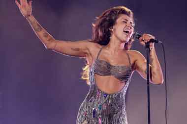 Miley Cyrus Boyong 2 Trofi Grammy Awards 2024 lewat 