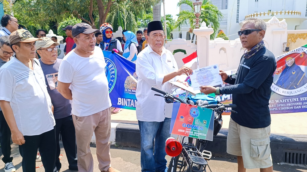 Gowes Perubahan, Relawan AMIN Ini Kayuh Sepeda dari Cirebon Menuju Jakarta