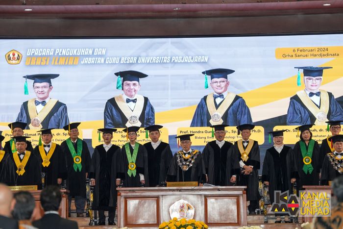 Unpad Tambah 14 Guru Besar Baru
