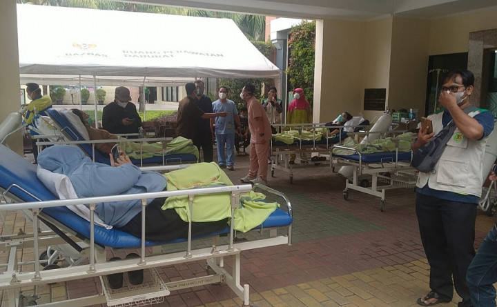 Belasan Nakes RS Arrahmah Kota Tangerang Terdampak Kebocoran Gas Pabrik Es