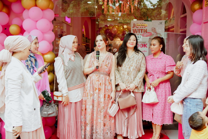 Hadirkan Cabang Baru, Jims Honey Gandeng Putri Anne dan Eriska Rein