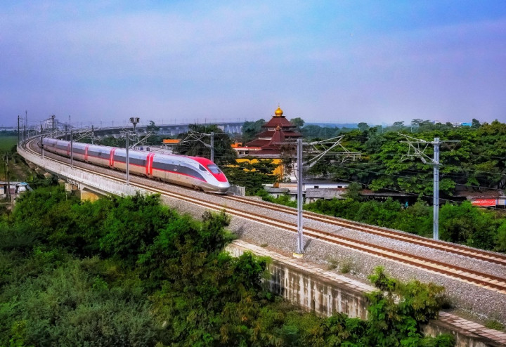 KCIC Tambah 8 Perjalanan Whoosh, <i>Gak</i> Usah Khawatir <i>Gak</i> Kebagian Tiket!