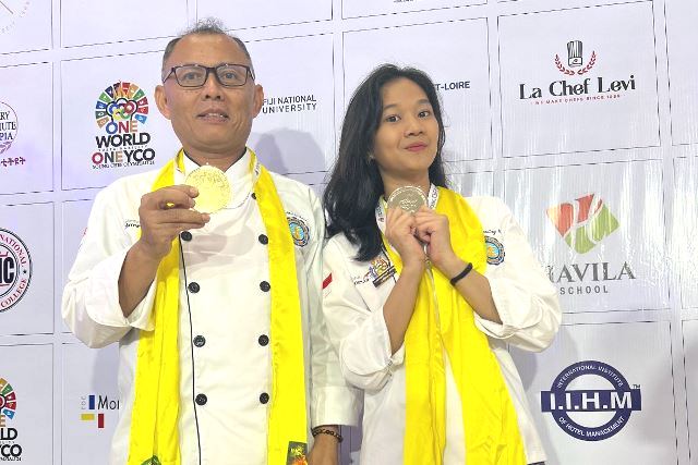 Mahasiswi Poltekpar NHI Bandung Btari Ratnaning Wardhani berhasil mencetak prestasi baru dengan meraih 3rd Best Knife Skill. (Foto: Dok. Birkom Kemenparekraf)